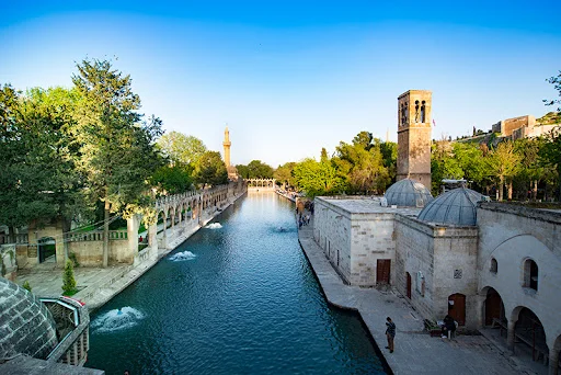 1. Balıklıgöl’ün Gölgesinde Huzurlu Bir Konaklama: Şanlıurfa Bey Kapısı Konağı Butik Otel